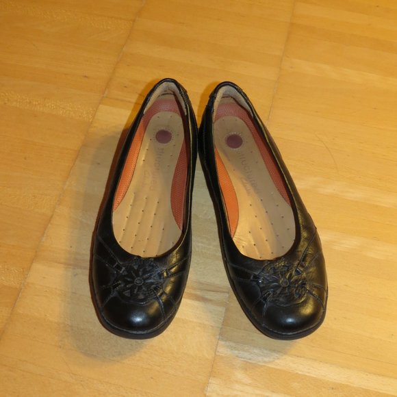 CLARKS black leather flats size 7 new without box - Picture 2 of 5
